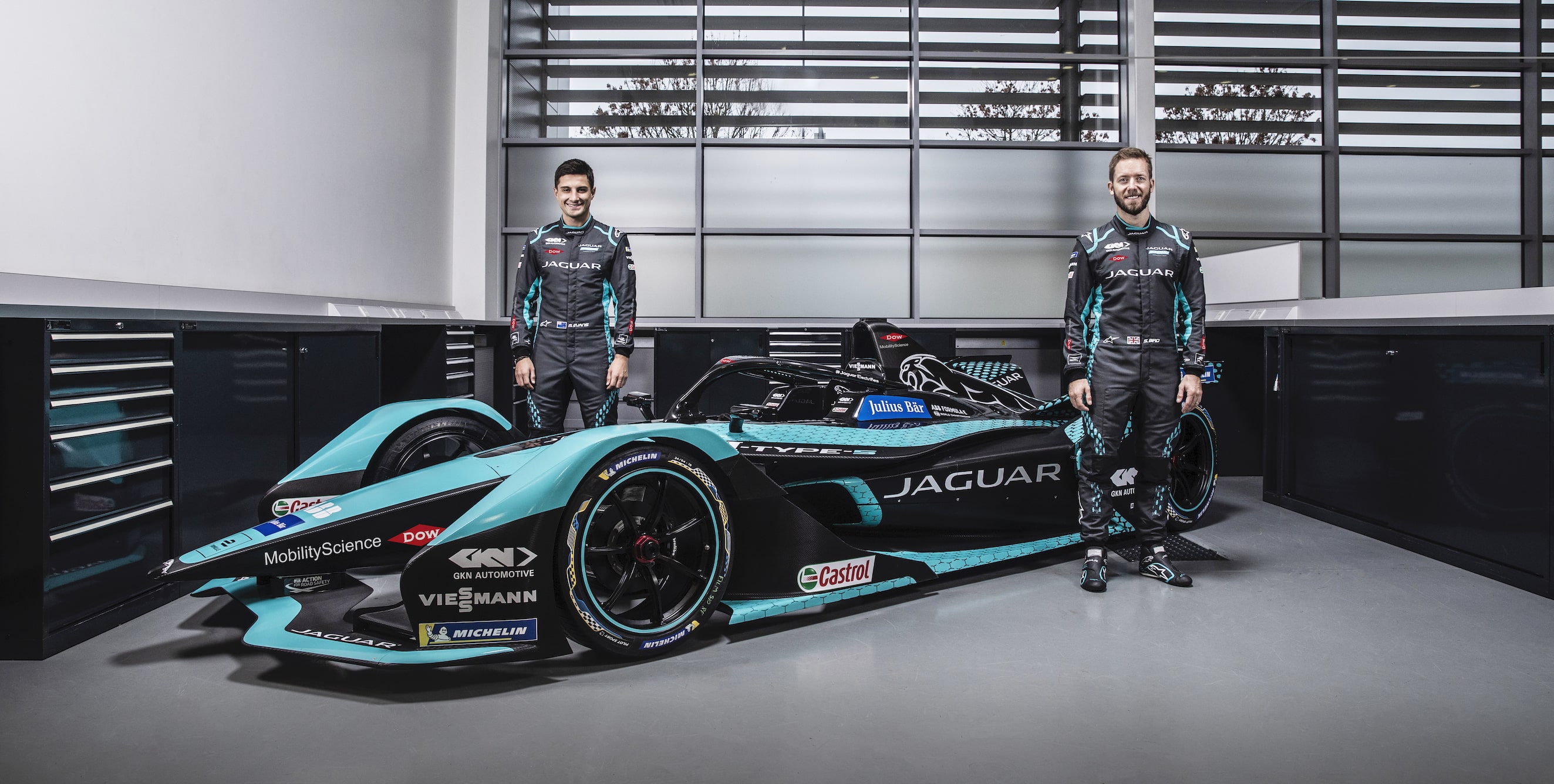 JAGUAR RACING APRESENTA O JAGUAR I-TYPE 5